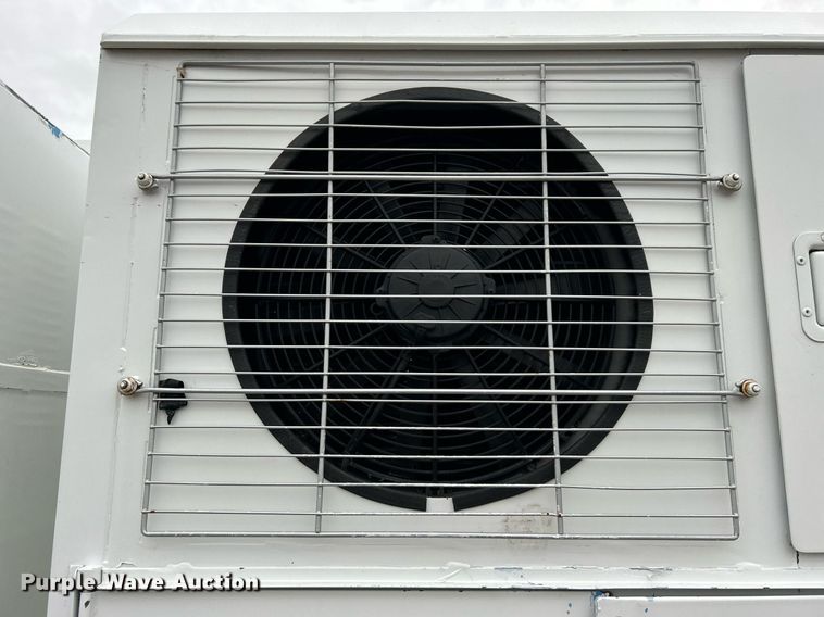 image for item KH9647 2003 International 4400  utility / service truck