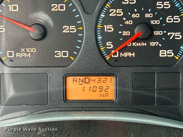 image for item KH9647 2003 International 4400  utility / service truck