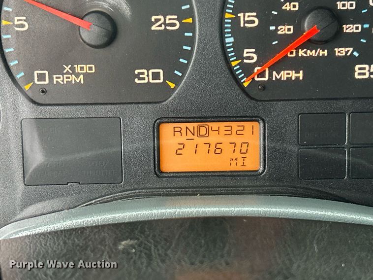 image for item KH9647 2003 International 4400  utility / service truck