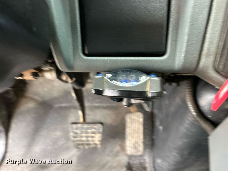 image for item KH9647 2003 International 4400  utility / service truck