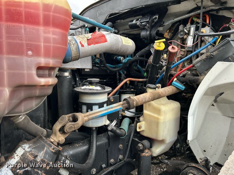 image for item KH9647 2003 International 4400  utility / service truck