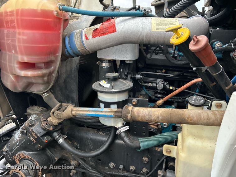 image for item KH9647 2003 International 4400  utility / service truck