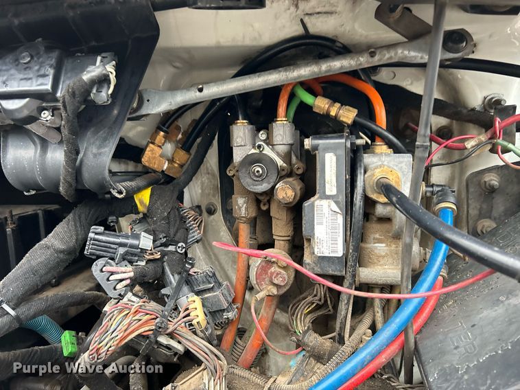 image for item KH9647 2003 International 4400  utility / service truck