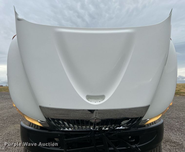 image for item KH9647 2003 International 4400  utility / service truck