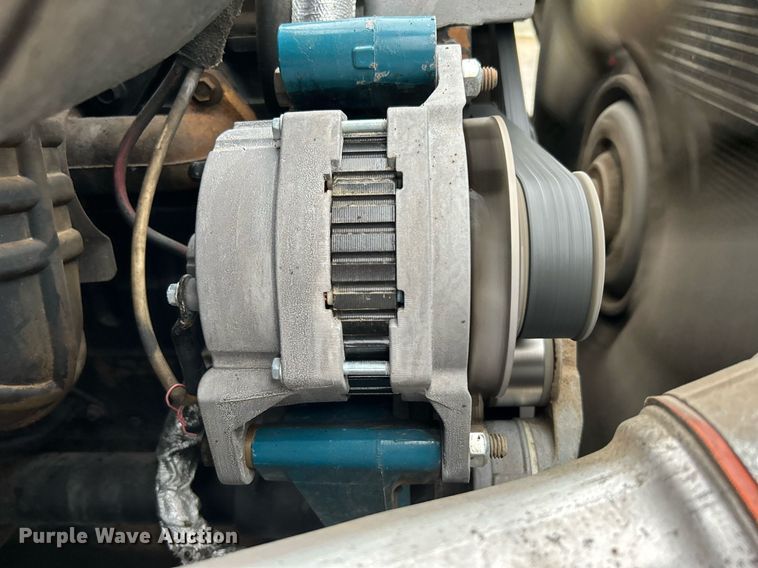 image for item KH9647 2003 International 4400  utility / service truck