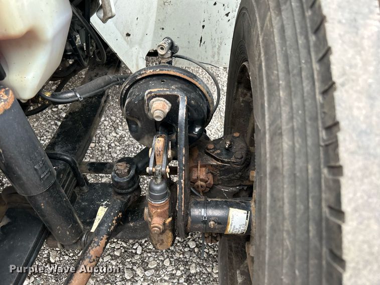 image for item KH9647 2003 International 4400  utility / service truck