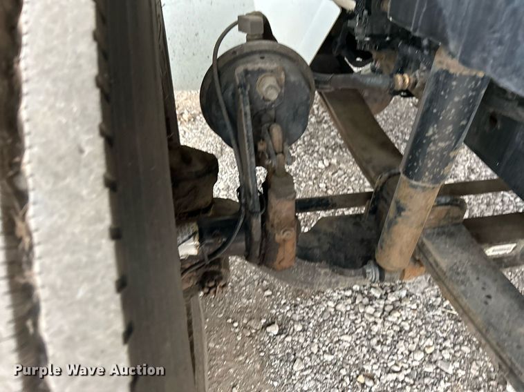 image for item KH9647 2003 International 4400  utility / service truck