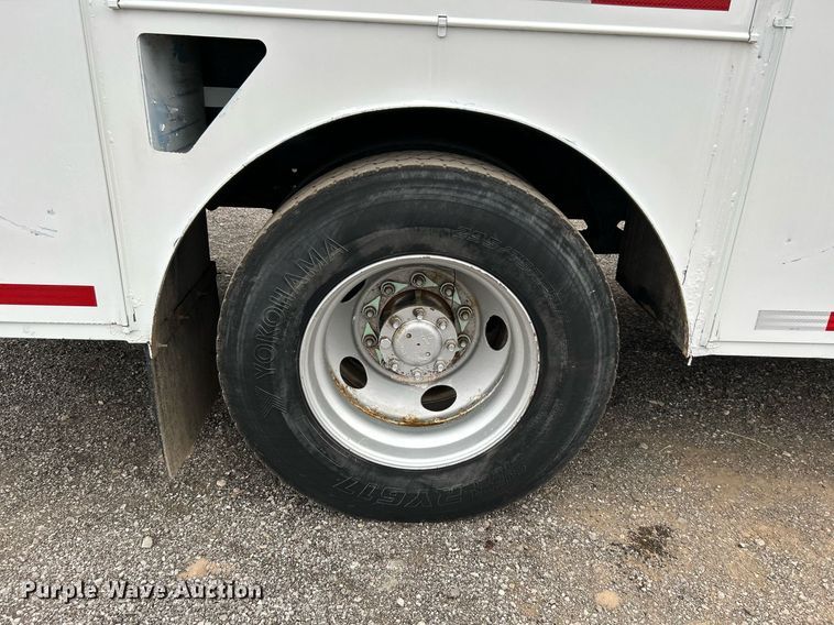 image for item KH9647 2003 International 4400  utility / service truck