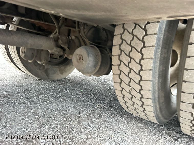 image for item KH9647 2003 International 4400  utility / service truck