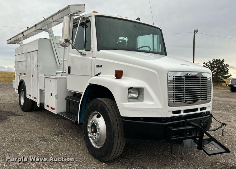 image for item KH9648 2003 Freightliner FL70  utility / service truck