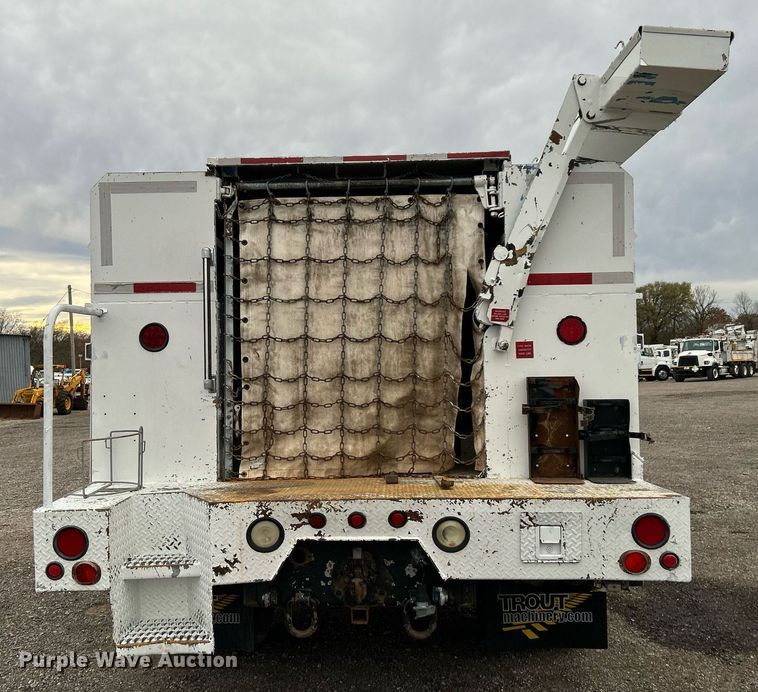 image for item KH9648 2003 Freightliner FL70  utility / service truck