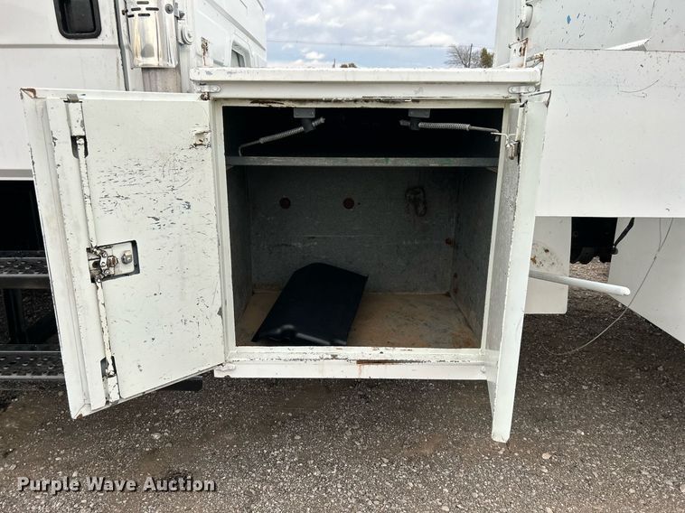 image for item KH9648 2003 Freightliner FL70  utility / service truck