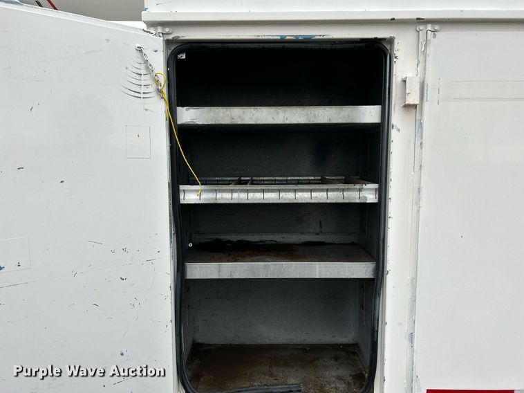 image for item KH9648 2003 Freightliner FL70  utility / service truck