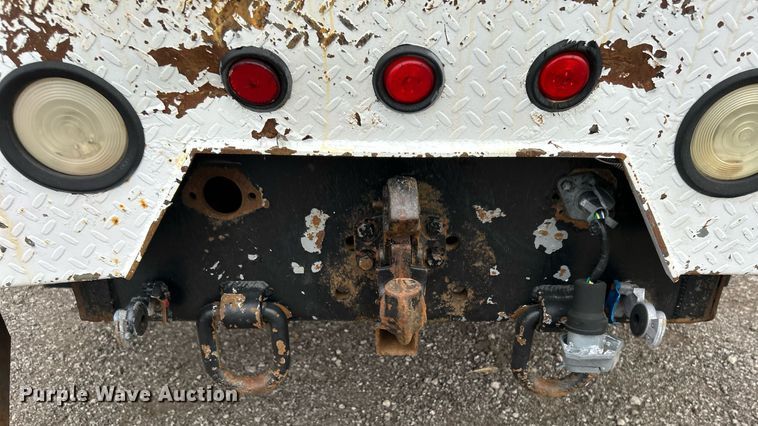 image for item KH9648 2003 Freightliner FL70  utility / service truck