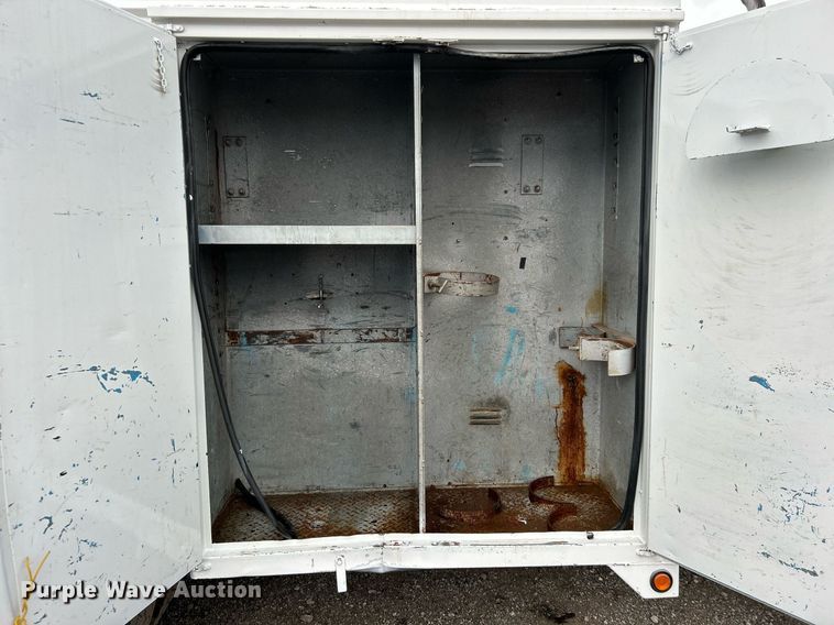 image for item KH9648 2003 Freightliner FL70  utility / service truck