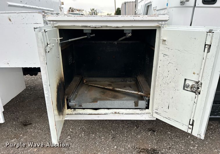 image for item KH9648 2003 Freightliner FL70  utility / service truck