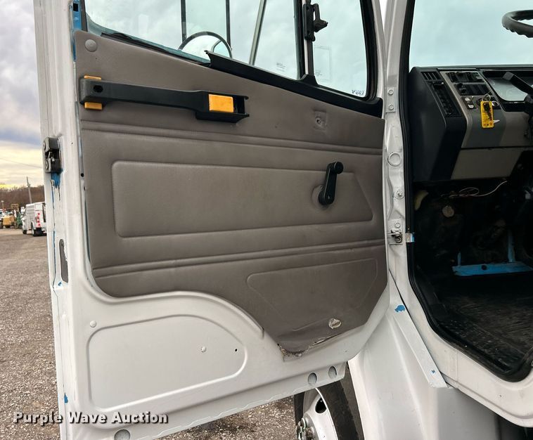 image for item KH9648 2003 Freightliner FL70  utility / service truck