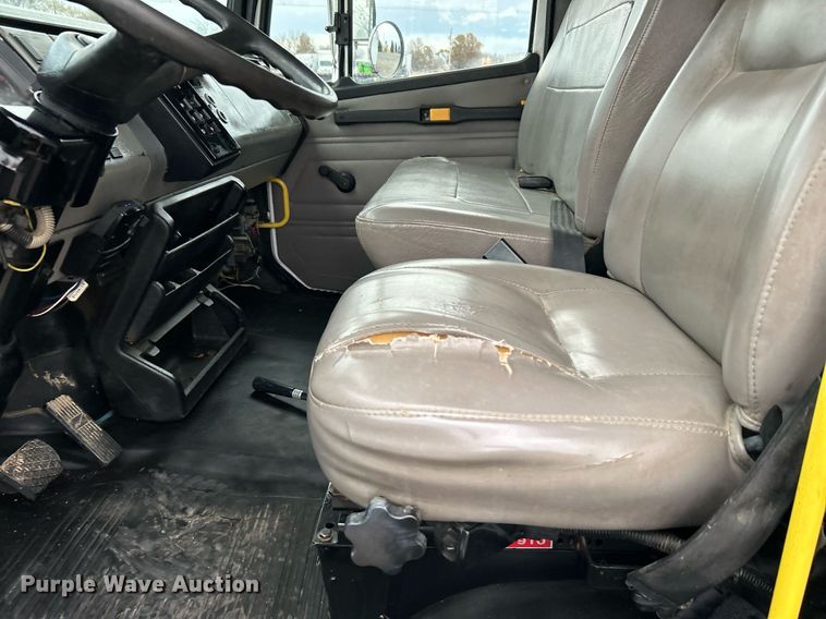 image for item KH9648 2003 Freightliner FL70  utility / service truck