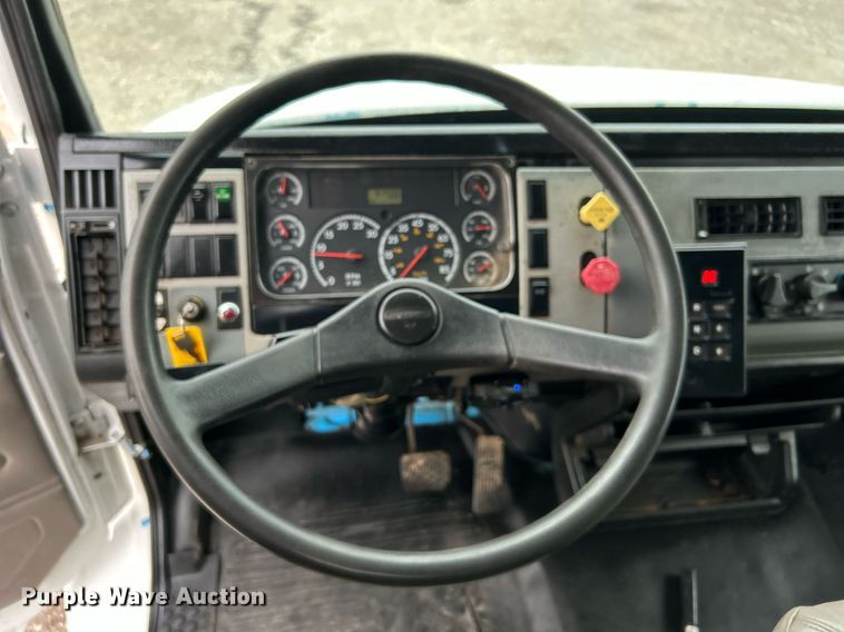 image for item KH9648 2003 Freightliner FL70  utility / service truck