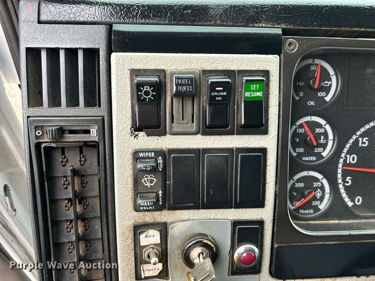 image for item KH9648 2003 Freightliner FL70  utility / service truck