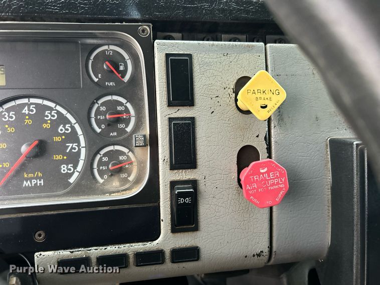 image for item KH9648 2003 Freightliner FL70  utility / service truck