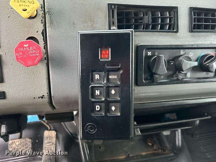 image for item KH9648 2003 Freightliner FL70  utility / service truck