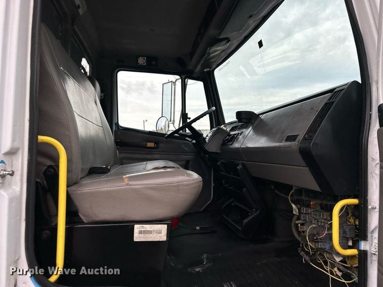 image for item KH9648 2003 Freightliner FL70  utility / service truck