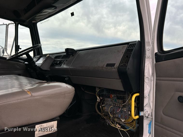 image for item KH9648 2003 Freightliner FL70  utility / service truck