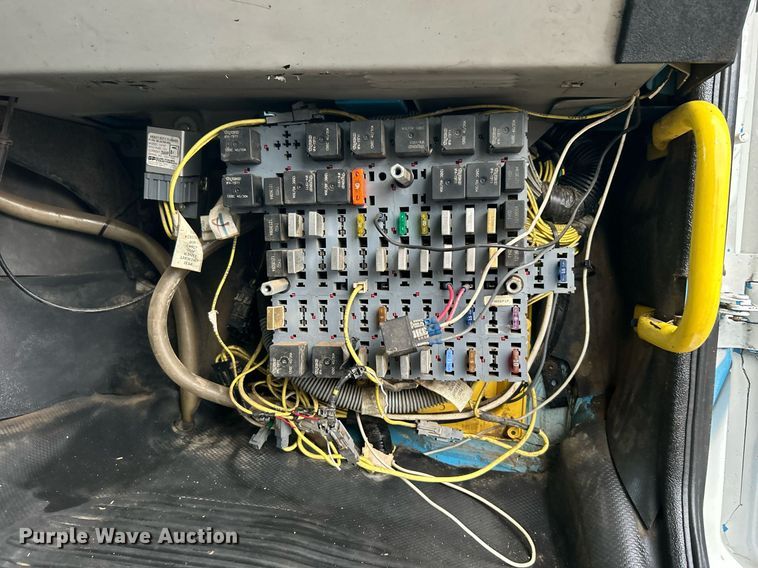 image for item KH9648 2003 Freightliner FL70  utility / service truck