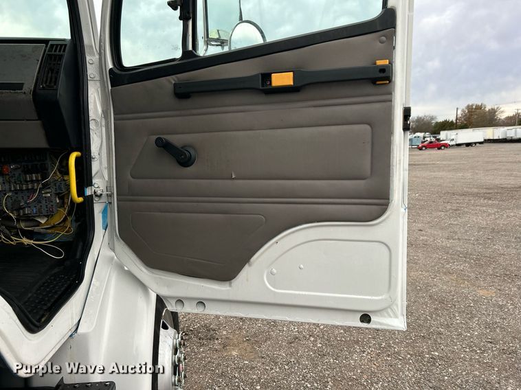 image for item KH9648 2003 Freightliner FL70  utility / service truck