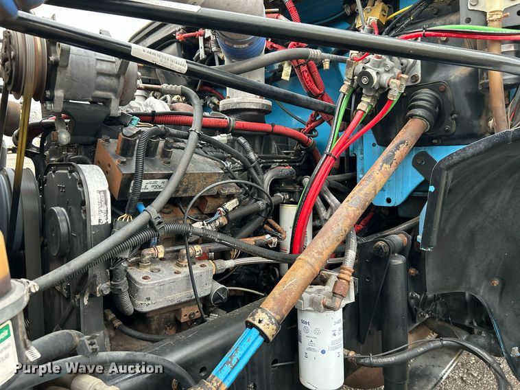 image for item KH9648 2003 Freightliner FL70  utility / service truck