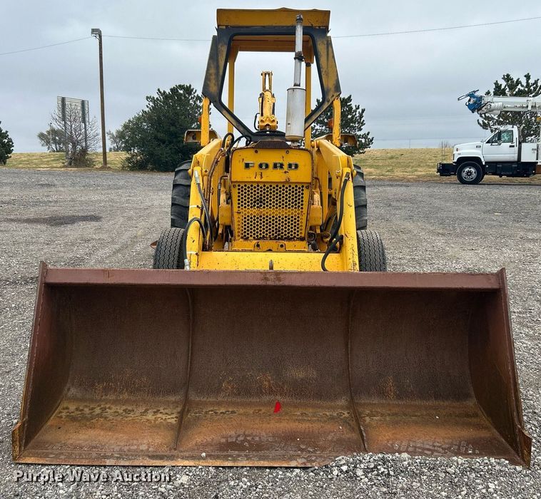 image for item KH9650 Ford 420  backhoe