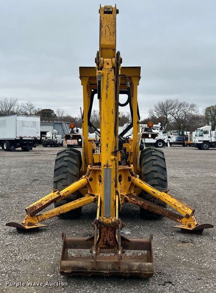 image for item KH9650 Ford 420  backhoe