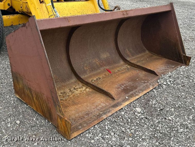 image for item KH9650 Ford 420  backhoe