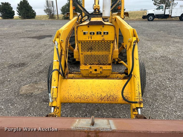 image for item KH9650 Ford 420  backhoe