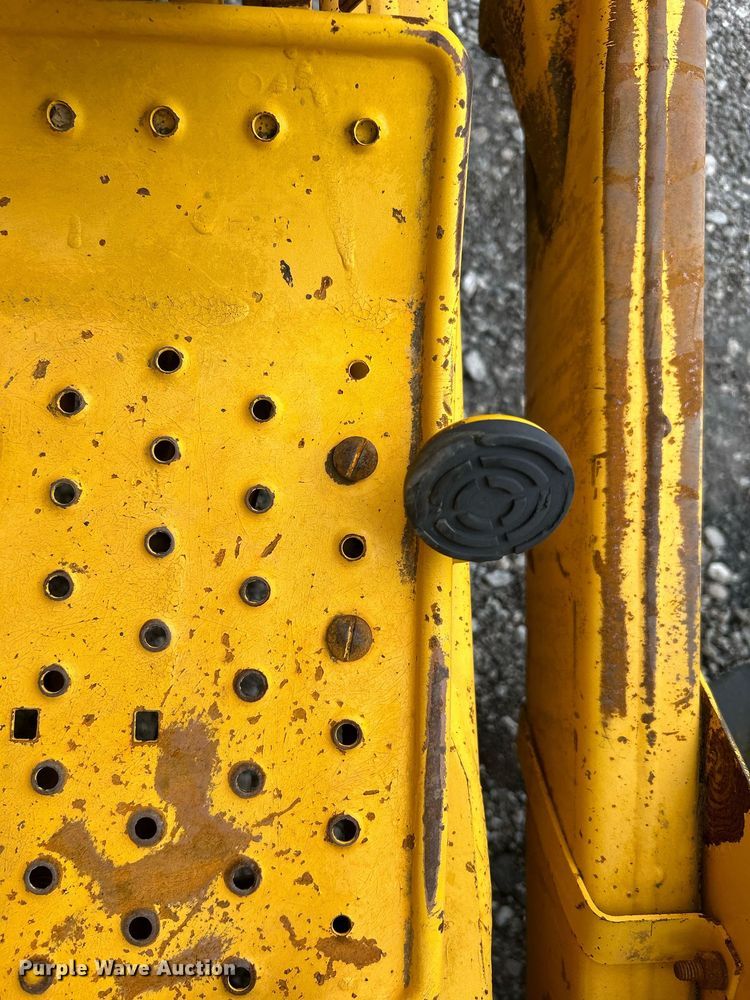 image for item KH9650 Ford 420  backhoe