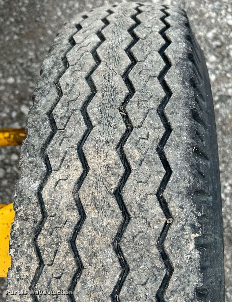 image for item KH9650 Ford 420  backhoe