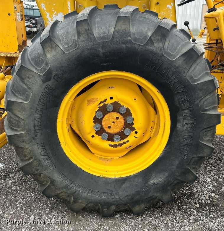 image for item KH9650 Ford 420  backhoe