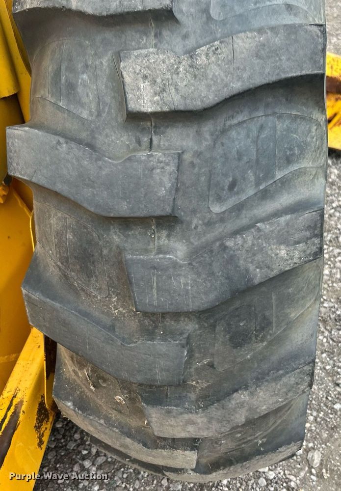 image for item KH9650 Ford 420  backhoe