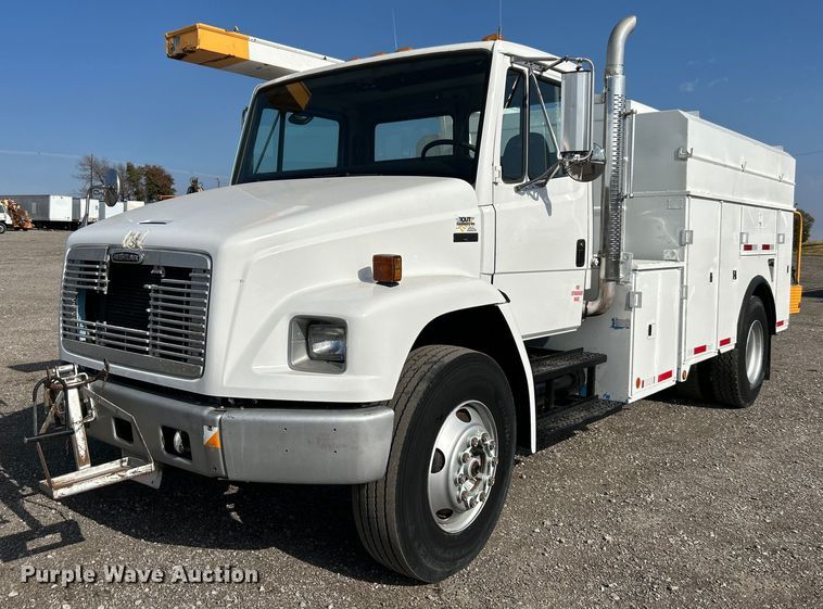 image for item KH9654 2000 Freightliner FL70  utility / service truck