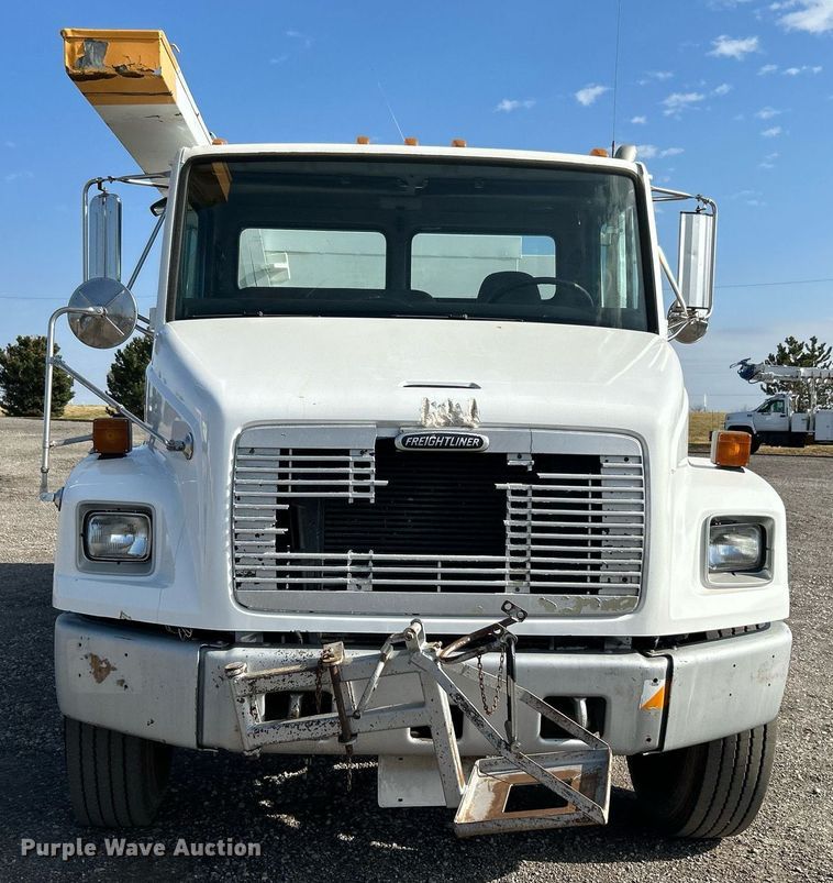 image for item KH9654 2000 Freightliner FL70  utility / service truck