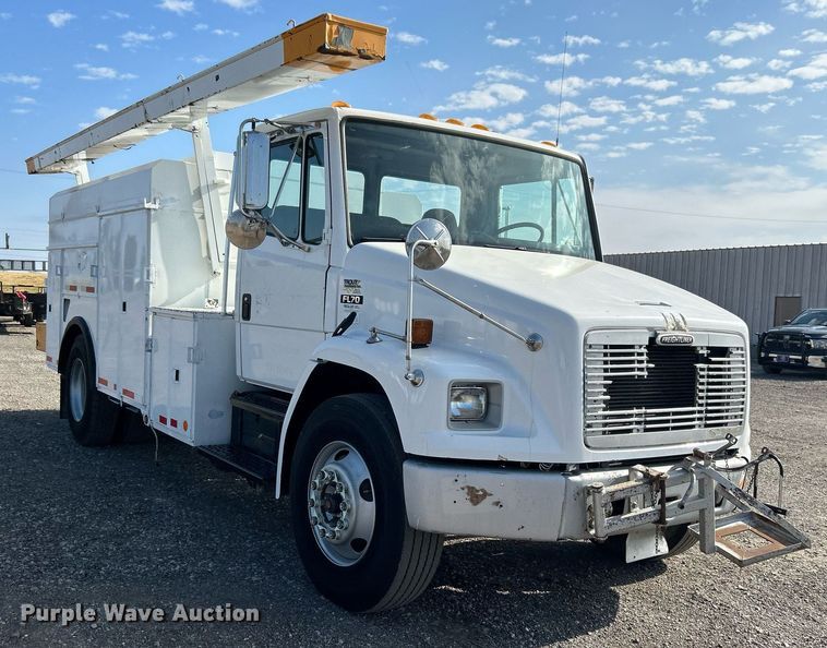image for item KH9654 2000 Freightliner FL70  utility / service truck