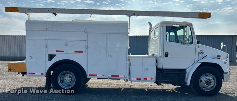 image for item KH9654 2000 Freightliner FL70  utility / service truck