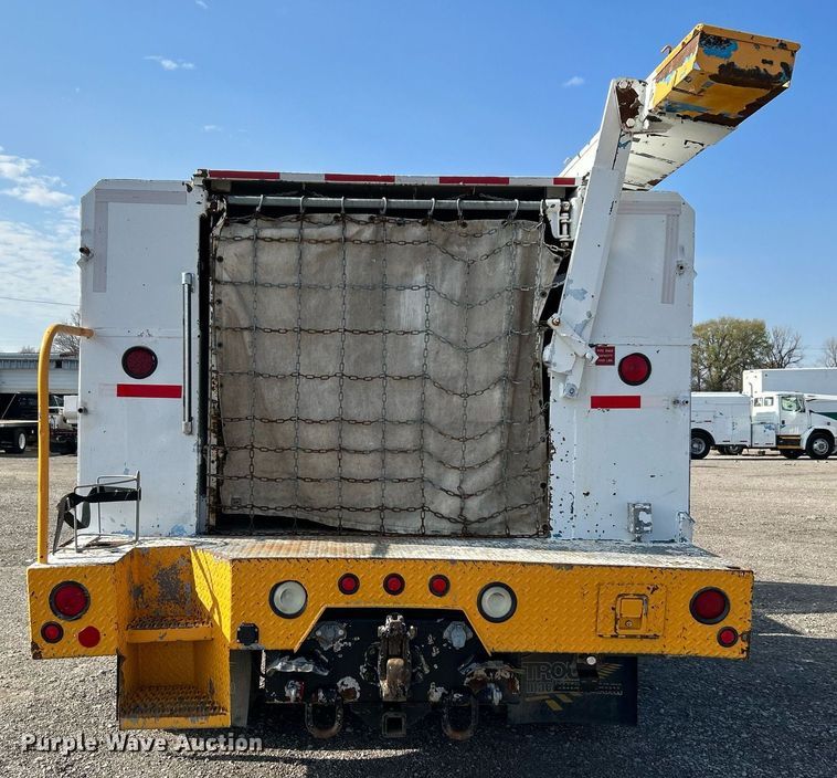 image for item KH9654 2000 Freightliner FL70  utility / service truck