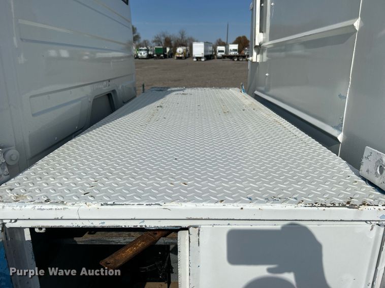 image for item KH9654 2000 Freightliner FL70  utility / service truck