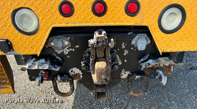 image for item KH9654 2000 Freightliner FL70  utility / service truck