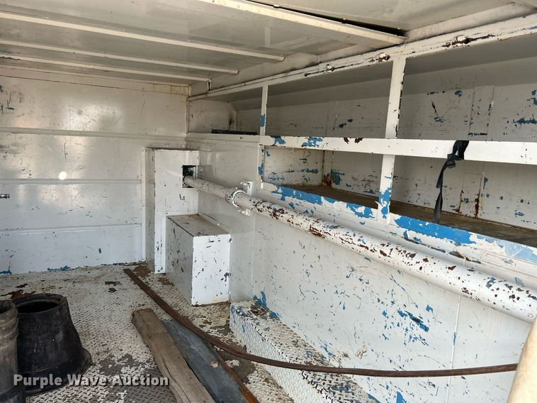 image for item KH9654 2000 Freightliner FL70  utility / service truck