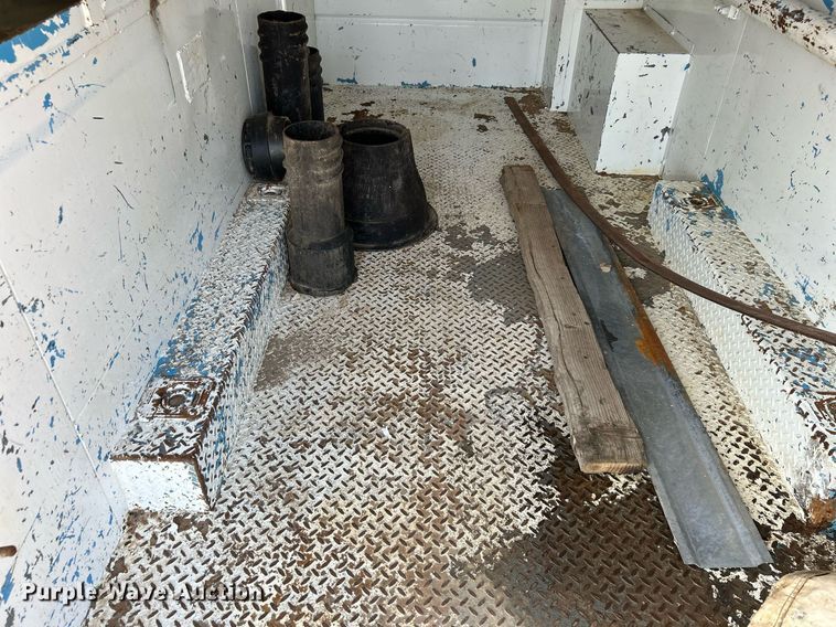 image for item KH9654 2000 Freightliner FL70  utility / service truck