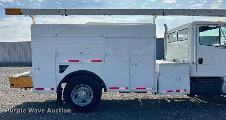 image for item KH9654 2000 Freightliner FL70  utility / service truck