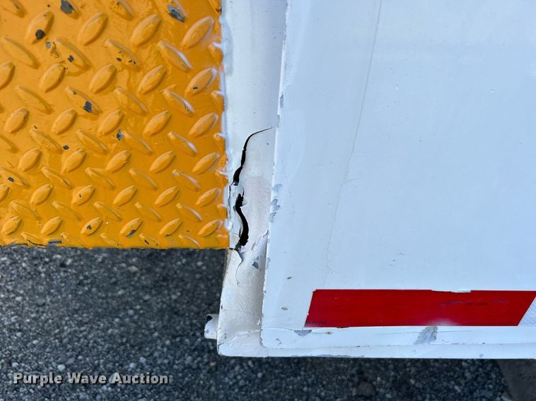 image for item KH9654 2000 Freightliner FL70  utility / service truck